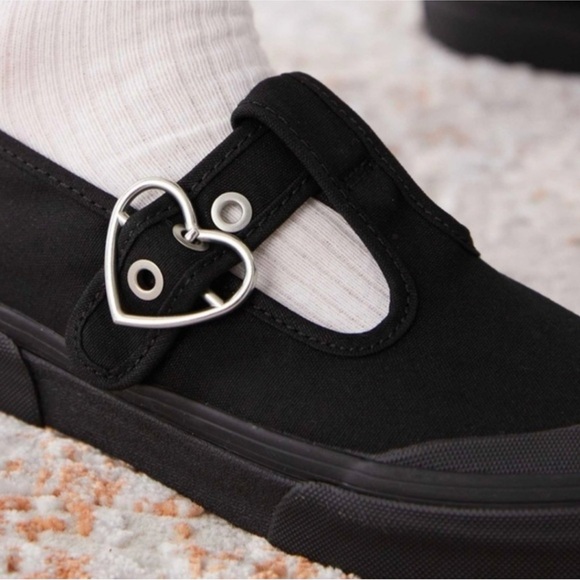 🆕Vans Canvas Heart Buckle Mary Janes - Picture 14 of 14